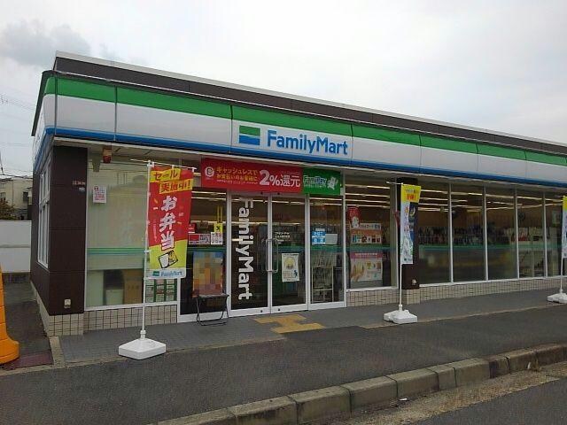 ファミリーマート枚方大峰元町店(コンビニ)まで754m ラ　ヴィータ　リッカ