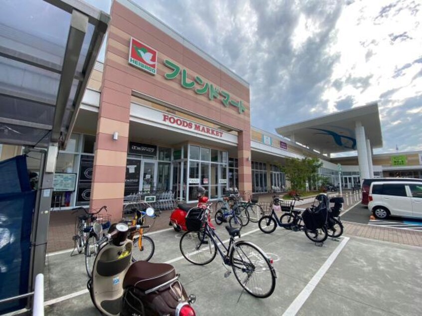 フレンドマート交野店(スーパー)まで822m キャルムコート交野