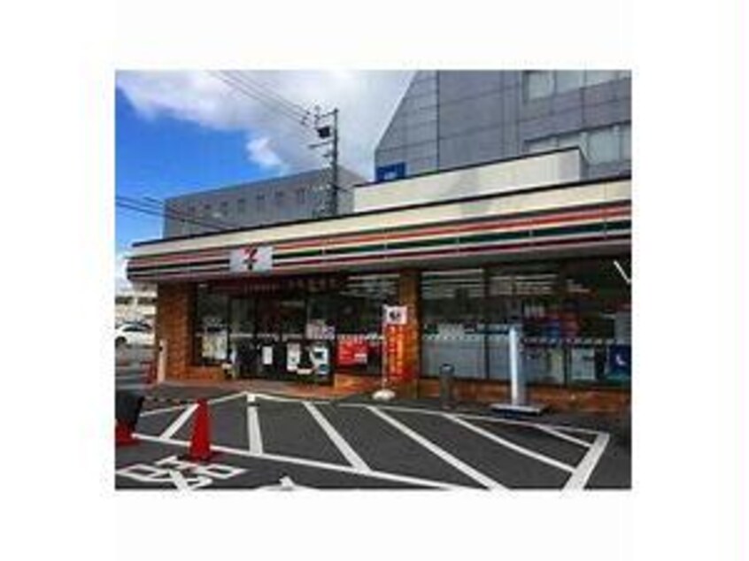 セブンイレブン枚方市役所前店(コンビニ)まで608m ハイコーポ京阪