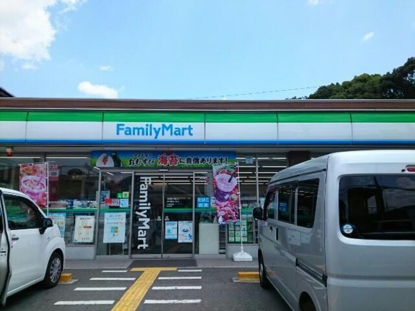 ファミリーマート枚方長尾谷町店(コンビニ)まで644m 長尾元町戸建