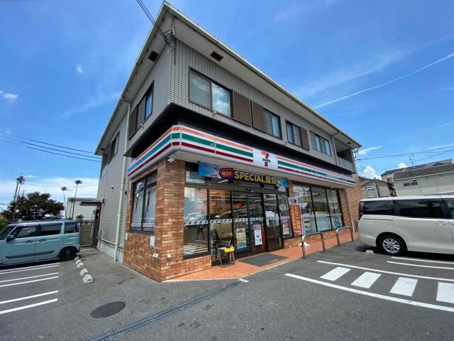 セブンイレブン枚方津田駅前店(コンビニ)まで940m クリエオーレ春日元町