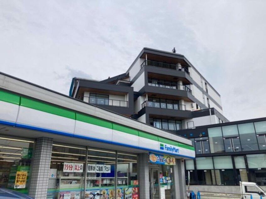 ローソンJR星田駅前店(コンビニ)まで384m FLAT HOSHIDA