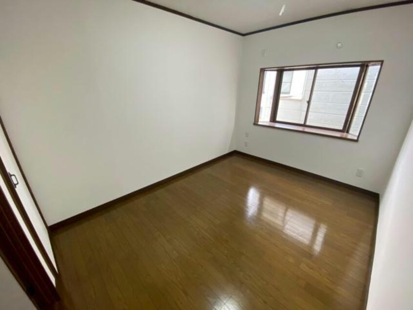  私部南3丁目テラスハウス