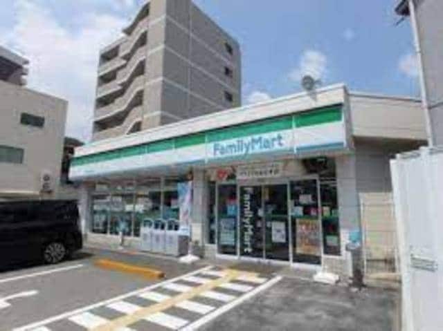 ファミリーマート野里一丁目店(コンビニ)まで833m※ファミリーマート野里一丁目店 オーキッドレジデンス塚本