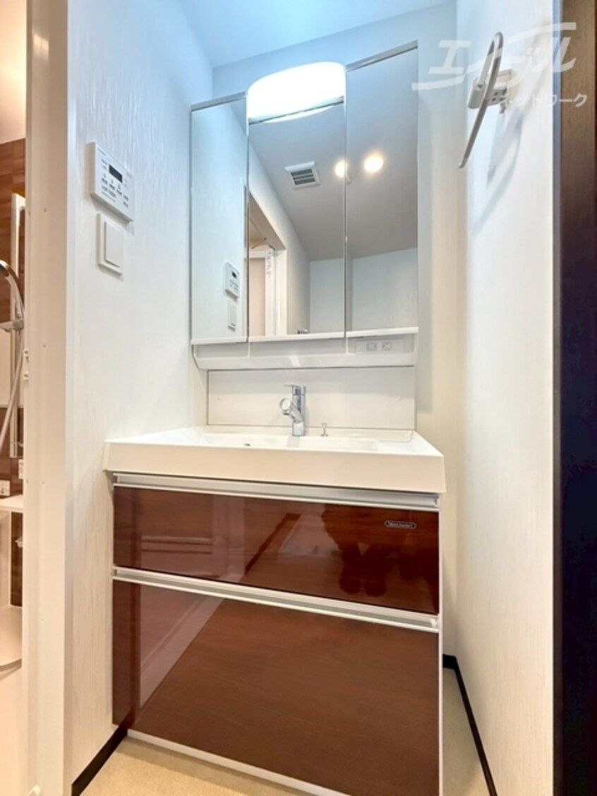  阪急神戸線/神崎川駅 徒歩10分 7階 1年未満