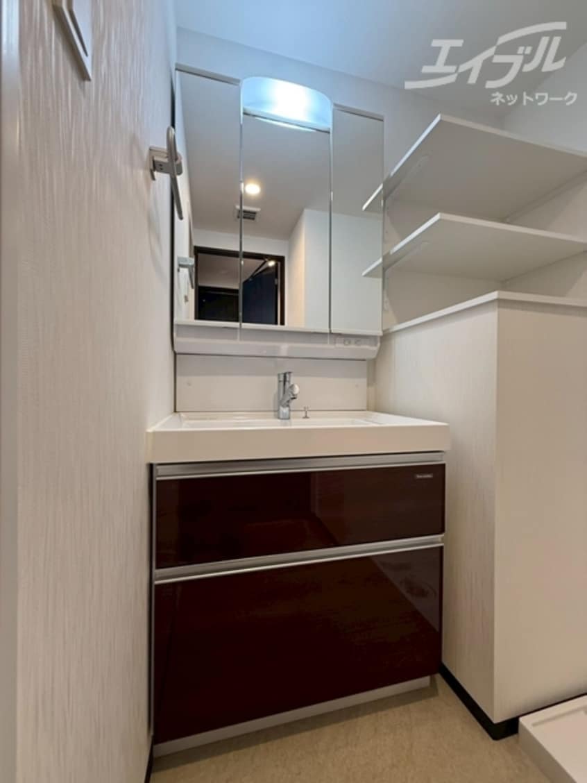  阪急神戸線/神崎川駅 徒歩10分 7階 1年未満