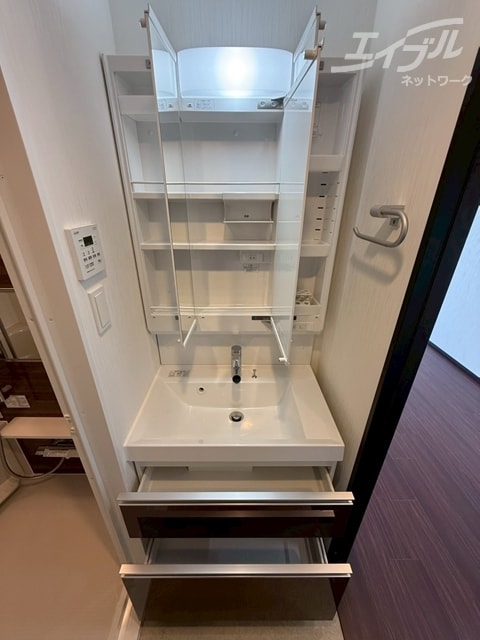  阪急神戸線/神崎川駅 徒歩10分 7階 1年未満