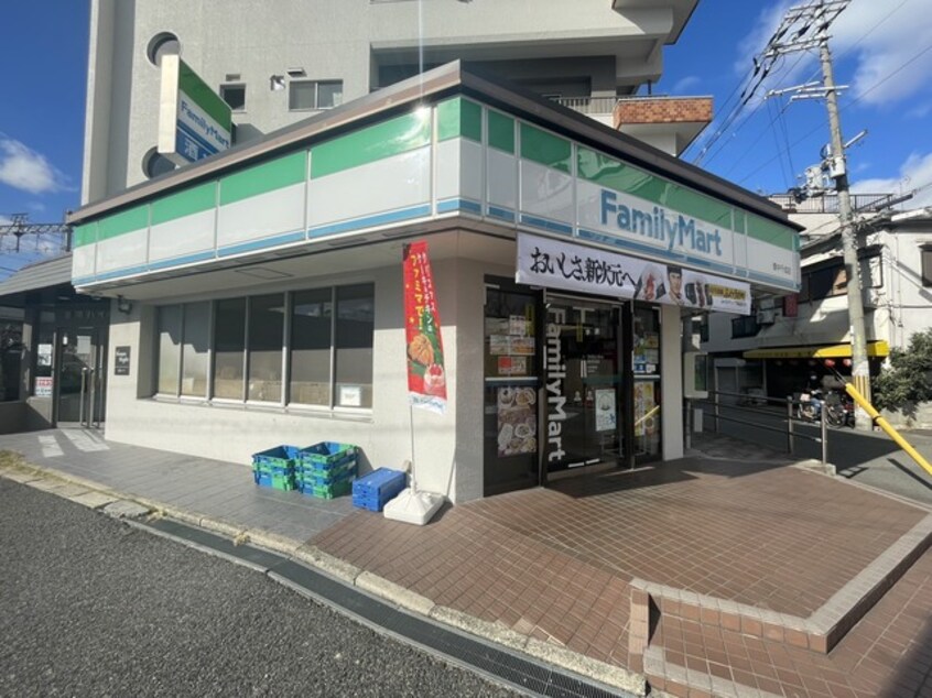 ファミリーマート豊中千成店(コンビニ)まで1063m※ファミリーマート豊中千成店 阪急神戸線/神崎川駅 徒歩17分 1階 築12年