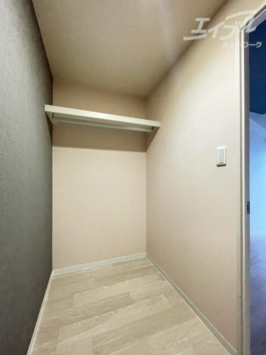 WIC収納付き 大阪メトロ御堂筋線/西中島南方駅 徒歩13分 6階 築40年