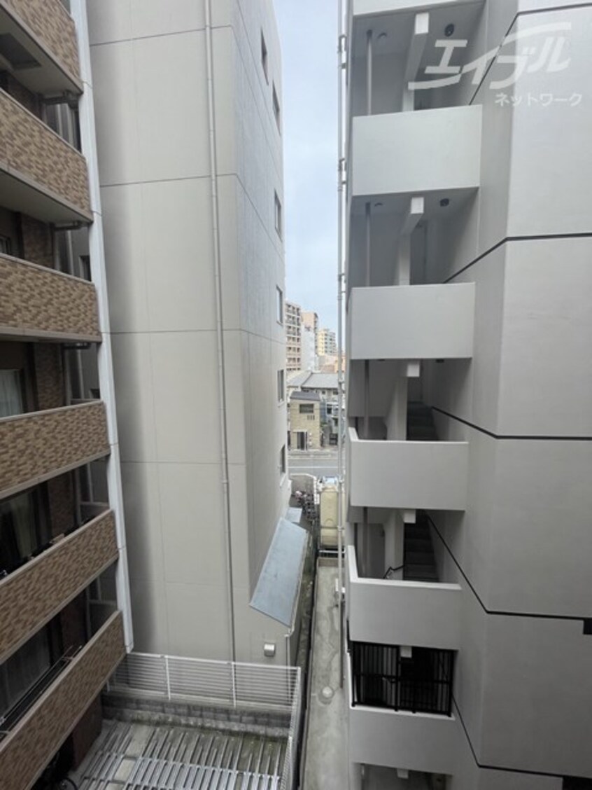  リバースクウェア103