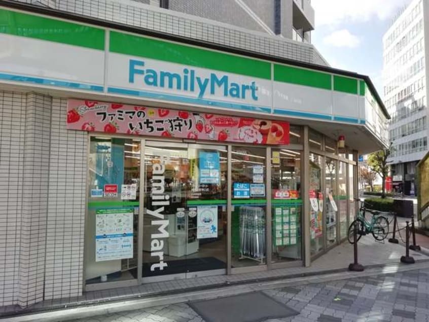 ファミリーマート新大阪駅東口店(コンビニ)まで229m※ファミリーマート新大阪駅東口店 東海道本線<琵琶湖線・JR京都線>/新大阪駅 徒歩6分 7階 築51年