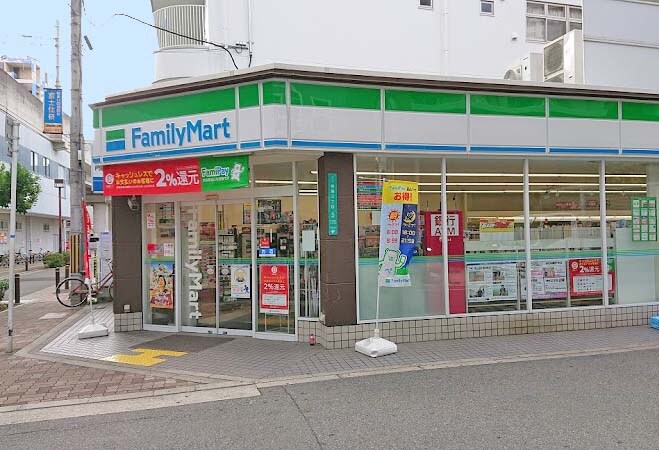 ファミリーマート 阪急三国駅西店(コンビニ)まで231m フィール三国