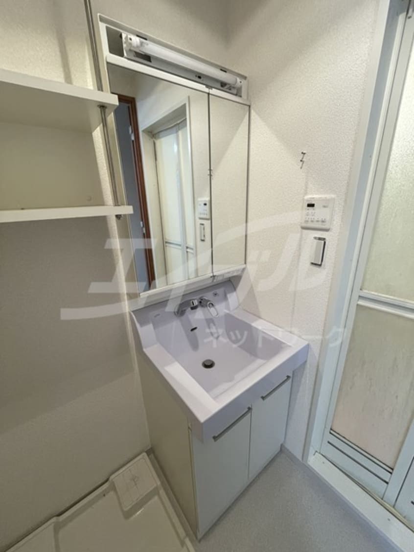  大阪メトロ御堂筋線/江坂駅 徒歩6分 3階 築19年