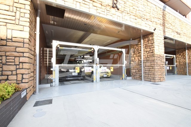  大阪メトロ御堂筋線/江坂駅 徒歩10分 9階 築6年