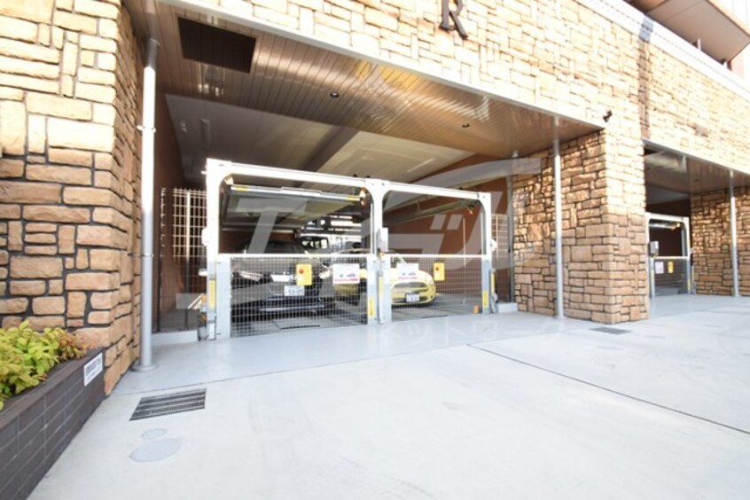  大阪メトロ御堂筋線/江坂駅 徒歩10分 9階 築6年