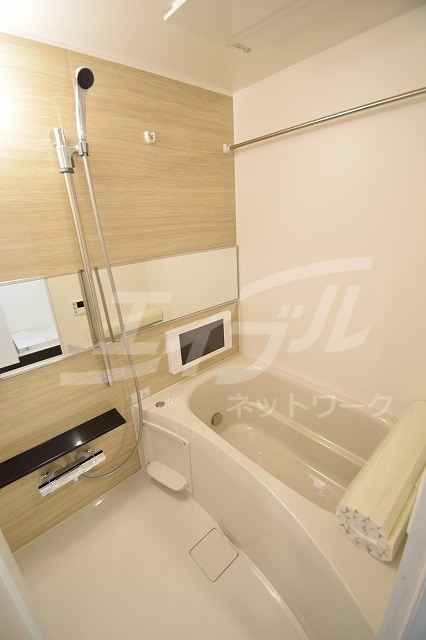  大阪メトロ御堂筋線/江坂駅 徒歩10分 9階 築6年