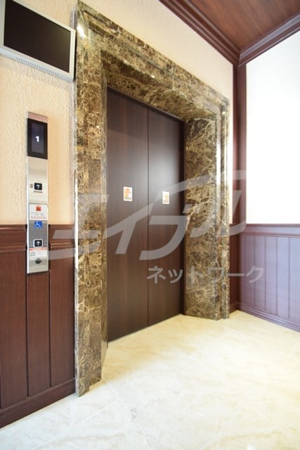  大阪メトロ御堂筋線/江坂駅 徒歩10分 9階 築6年