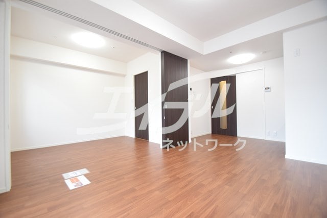  大阪メトロ御堂筋線/江坂駅 徒歩6分 11階 築10年