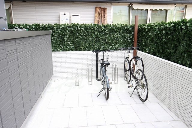 その他 アドール