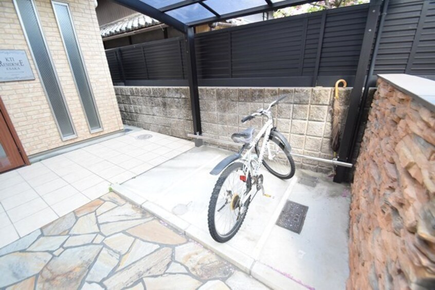  大阪メトロ御堂筋線/江坂駅 徒歩10分 2階 築12年