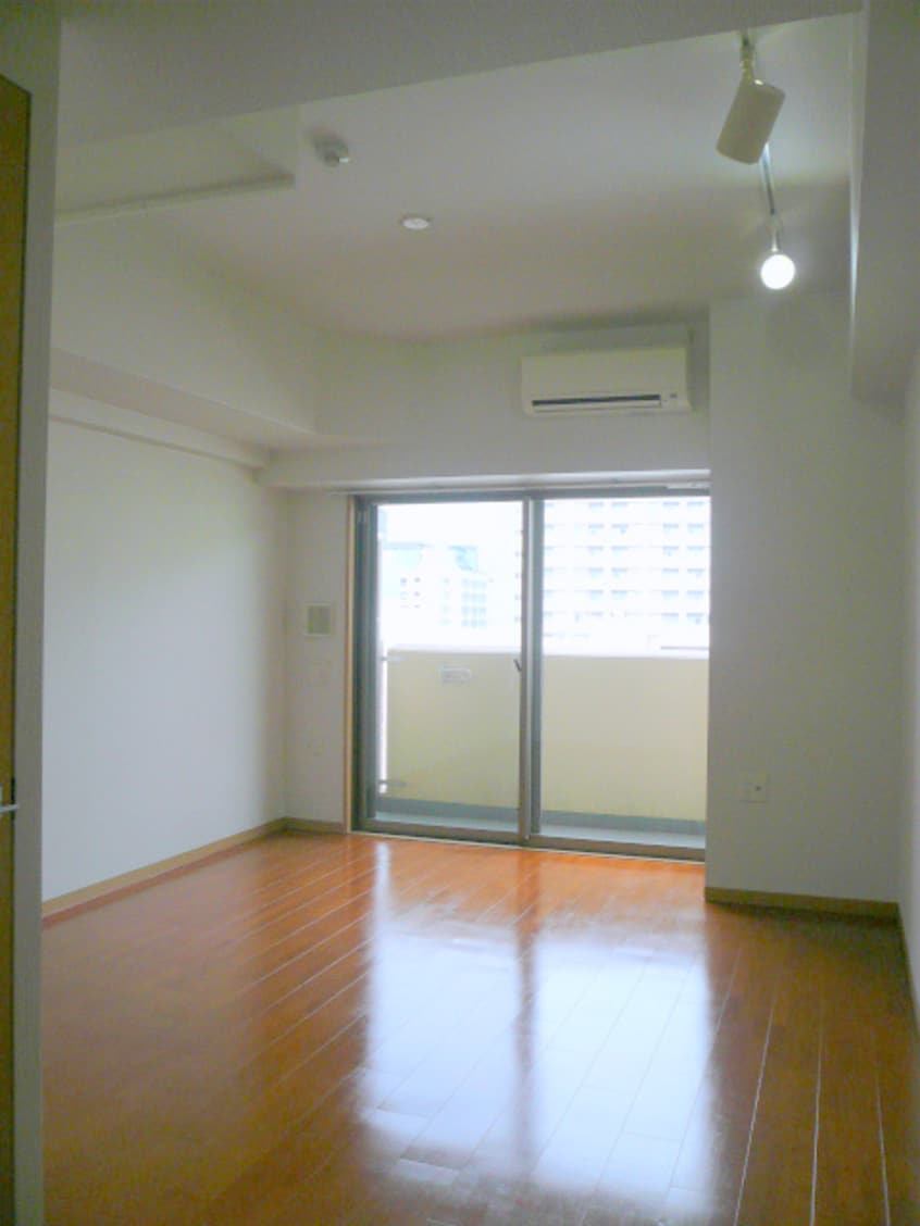  大阪メトロ御堂筋線/江坂駅 徒歩5分 3階 築16年