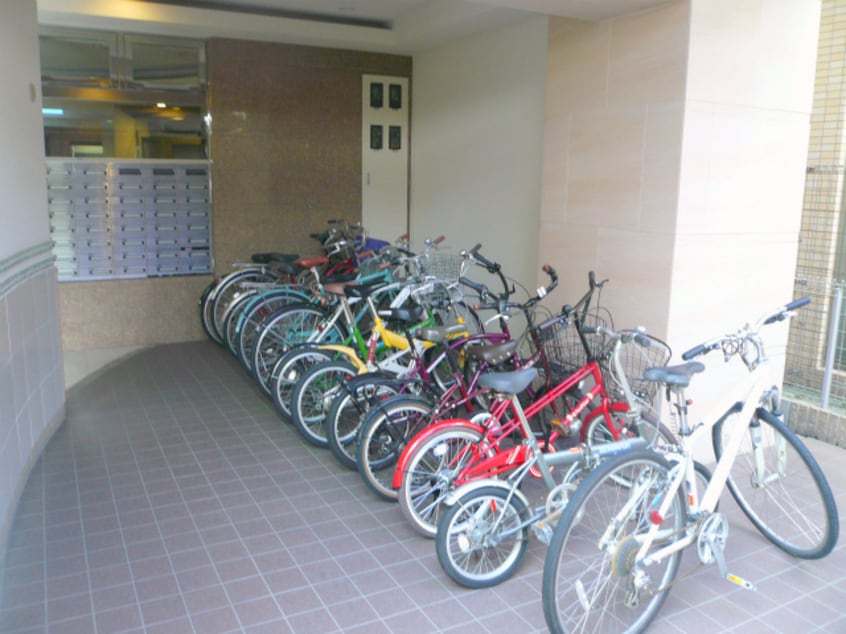  大阪メトロ御堂筋線/江坂駅 徒歩5分 3階 築16年