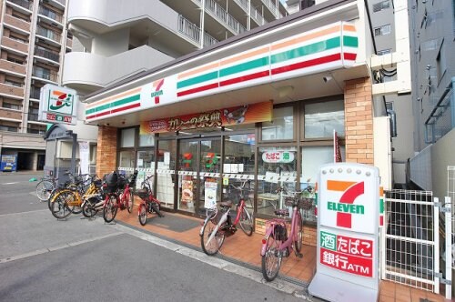 セブンイレブン大阪東淀川駅前店(コンビニ)まで164m エステムコート新大阪７ステーションプレミアム