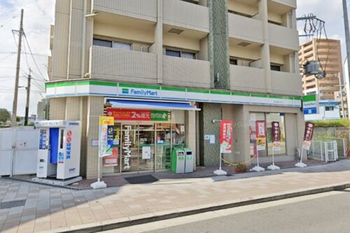 ファミリーマート 西三国四丁目店(コンビニ)まで512m ファインスクエア三国