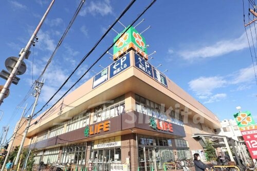ライフ西淡路店(スーパー)まで520m ユニコート