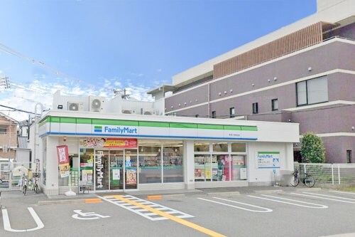 ファミリーマート新高小学校前店(コンビニ)まで114m ウィズダムヒル新高