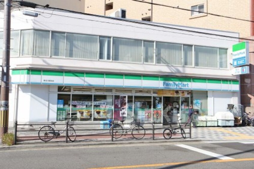 ファミリーマート 東淀川駅前店(コンビニ)まで182m エスリードレジデンス新大阪プライム