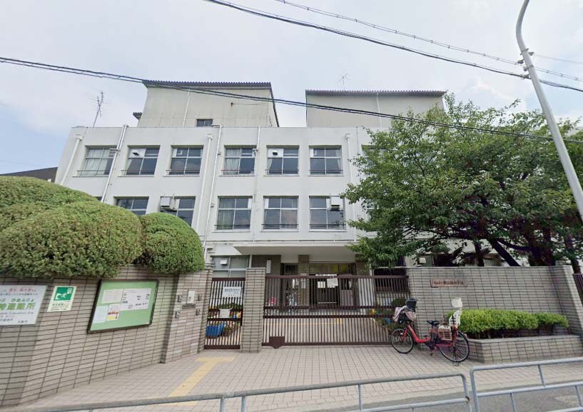 大阪市立西三国小学校(小学校)まで323m ロイヤル三国