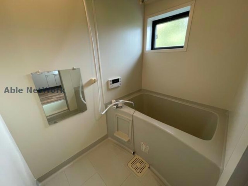 お風呂に窓あり スプリングコート （安中市中宿）