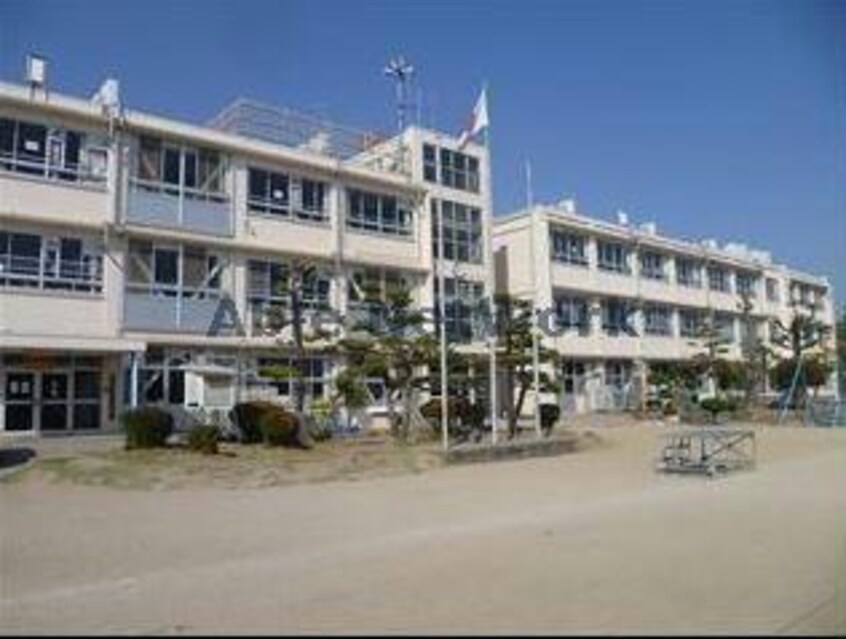 前橋市立総社小学校(小学校)まで1098m ナヌムIWAO