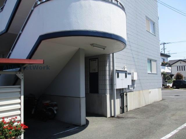 きれいなエントランス 岡田マンション