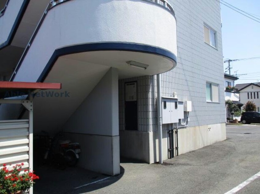 きれいなエントランス 岡田マンション