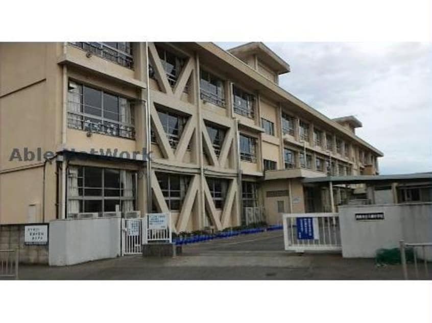 高崎市立八幡小学校(小学校)まで1433m ドルフィン鼻高