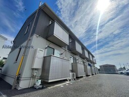 景色に調和した外観です