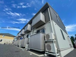 景色に調和した外観です