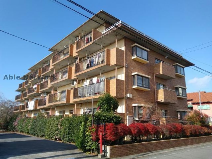 景色に調和した外観です 朋友レジデンス