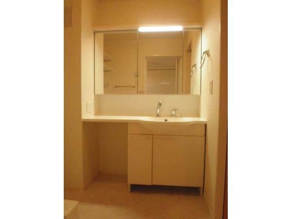 広い洗面化粧台です。 グレイスベルⅡ