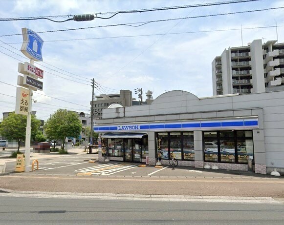 ローソン 高知小津町店(コンビニ)まで637m 藤川マンション