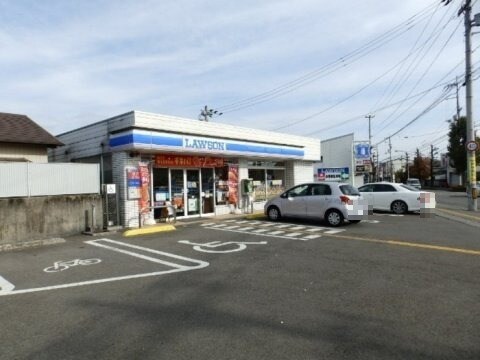 ローソン 高知中久万店(コンビニ)まで378m ローズコート南久万