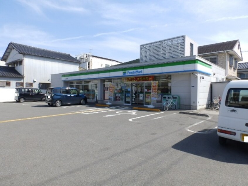 ファミリーマート 高知伊勢崎町店(コンビニ)まで256m パークハイツ相模