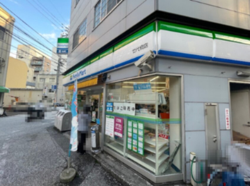 ファミリーマート 廿代橋店(コンビニ)まで266m ロイヤルガーデン追手筋(201)