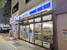 ローソン 高知追手筋一丁目店(コンビニ)まで98m ロイヤルガーデン追手筋(201)