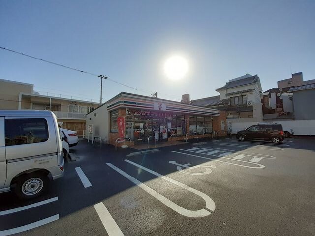 セブンイレブン 高知菜園場町店(コンビニ)まで195m 高知市電ごめん線・伊野線/菜園場町駅 徒歩2分 6階 築43年