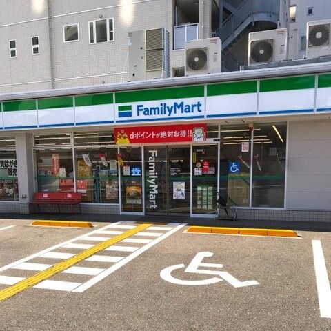 ファミリーマート かるぽーと前店(コンビニ)まで333m 高知市電ごめん線・伊野線/菜園場町駅 徒歩2分 6階 築43年