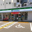 ファミリーマート かるぽーと前店(コンビニ)まで333m さえんばコーポ