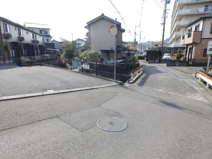 敷地入口＆前面道路 セジュール堂林 A棟